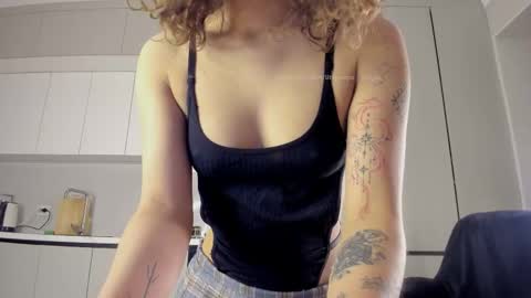 Ayumi or Yumi online show from October 15, 2025, 12:44 am