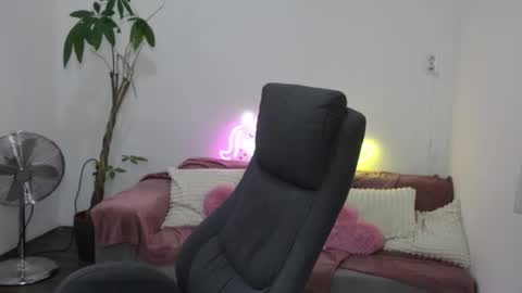 littlestellaspark online show from September 24, 2025, 6:17 am