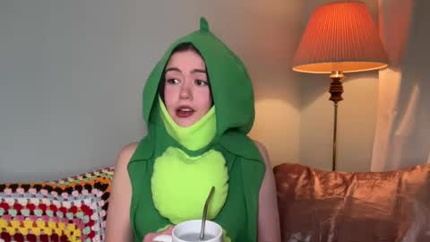 Snapshot of littlesugarpea chatting on January 12, 2025, 12:39 am Little Sugar Pea  online show from January 12, 2025, 12:39 am