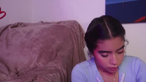 littletammy_ online show from November 5, 2025, 12:16 pm
