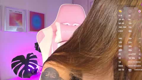 Junne liu online show from December 23, 2025, 1:25 am