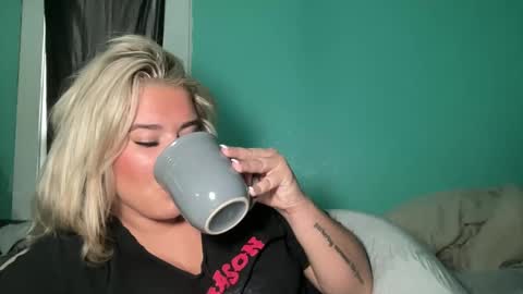 Snapshot of livvymack chatting on October 7, 2025, 3:09 pm Livvy online show from October 7, 2025, 3:09 pm