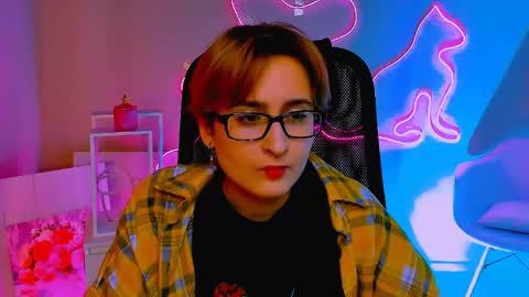 LixeLuna online show from April 19, 2026, 6:24 am