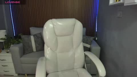 LIZ online show from November 8, 2025, 2:56 am