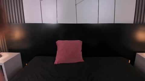 Liz  online show from February 21, 2025, 1:33 pm