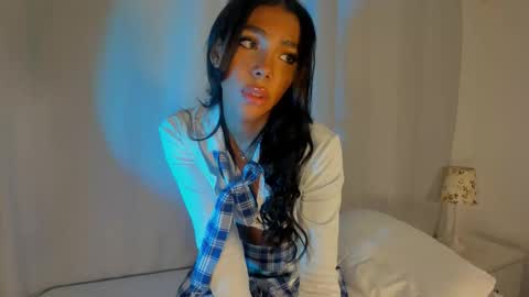 Liz Grant online show from November 3, 2025, 11:04 pm