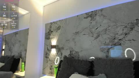 Liz  online show from October 24, 2025, 10:33 am