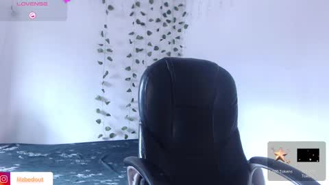 lizbedoutx online show from February 17, 2025, 8:15 pm