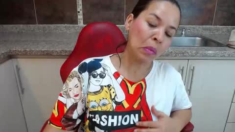 L I Z  E T H   online show from November 11, 2025, 7:25 pm