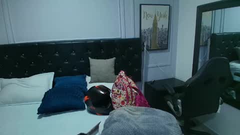 Lizz  online show from February 5, 2025, 11:44 am