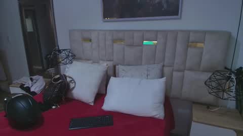 Lizz  online show from November 22, 2025, 11:42 am