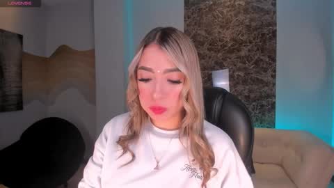 Lizz online show from November 14, 2025, 4:22 am