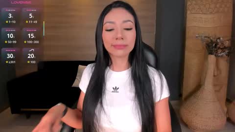 Snapshot of lizzhamilton_ chatting on October 29, 2025, 8:54 pm Lizzi online show from October 29, 2025, 8:54 pm