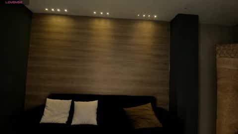 Snapshot of lizzhamilton_ chatting on October 30, 2025, 8:20 pm Lizzi online show from October 30, 2025, 8:20 pm