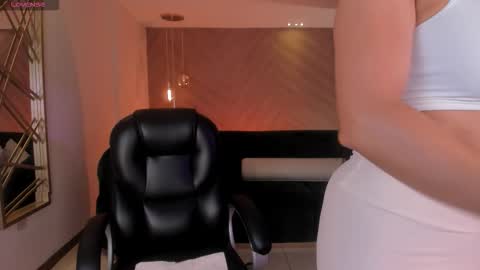 Snapshot of lizzhamilton_ chatting on November 20, 2025, 9:36 pm Lizzi online show from November 20, 2025, 9:36 pm