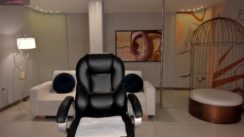 Snapshot of lizzhamilton_ chatting on November 25, 2025, 8:53 pm Lizzi online show from November 25, 2025, 8:53 pm