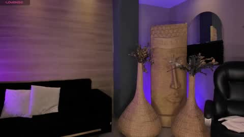 Snapshot of lizzhamilton_ chatting on December 19, 2025, 9:44 pm Lizzi online show from December 19, 2025, 9:44 pm