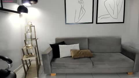 Snapshot of lizzhamilton_ chatting on January 10, 2026, 8:43 pm Lizzi online show from January 10, 2026, 8:43 pm