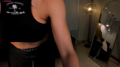 Snapshot of lizzhamilton_ chatting on February 6, 2026, 8:45 pm Lizzi online show from February 6, 2026, 8:45 pm