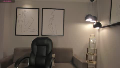 Snapshot of lizzhamilton_ chatting on February 13, 2026, 8:49 pm Lizzi online show from February 13, 2026, 8:49 pm