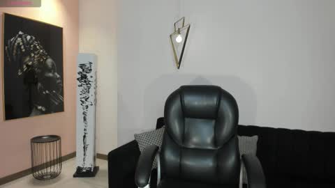 Snapshot of lizzhamilton_ chatting on February 23, 2026, 8:39 pm Lizzi online show from February 23, 2026, 8:39 pm