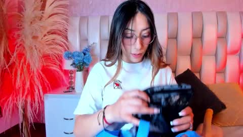 LIZZI online show from October 25, 2025, 1:29 pm