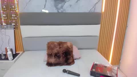 Snapshot of lizziemontana2 chatting on October 29, 2025, 12:29 pm online show from October 29, 2025, 12:29 pm