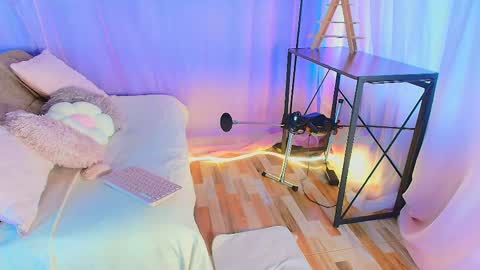 lizzy_kane online show from May 18, 2026, 8:03 pm