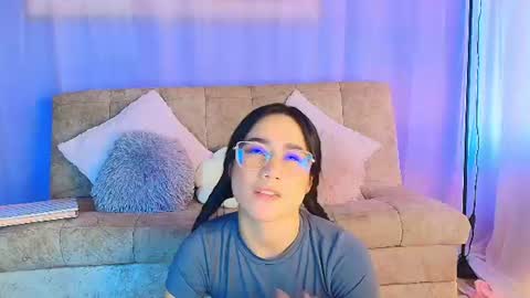 lizzy_kane online show from June 18, 2026, 8:35 pm