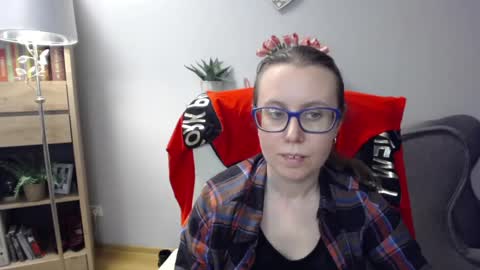 Lizzy online show from April 9, 2026, 6:19 am