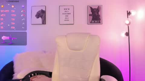 lizzyponcee online show from May 25, 2026, 9:37 am