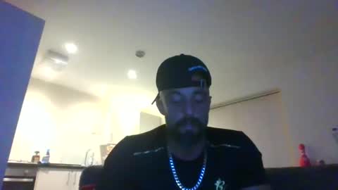 Leon online show from December 10, 2024, 11:30 pm