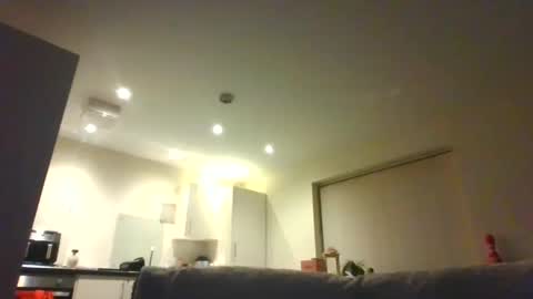 Leon online show from March 1, 2025, 8:53 pm