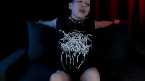 Snapshot of lnxmst chatting on December 18, 2025, 11:11 pm Lynx Mist online show from December 18, 2025, 11:11 pm