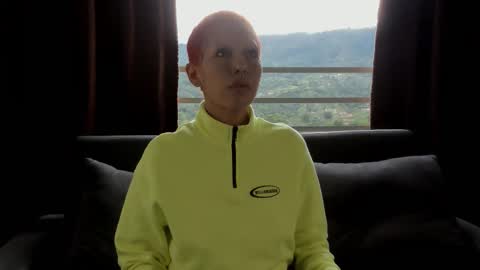 Snapshot of lnxmst chatting on February 1, 2026, 9:24 pm Lynx Mist online show from February 1, 2026, 9:24 pm