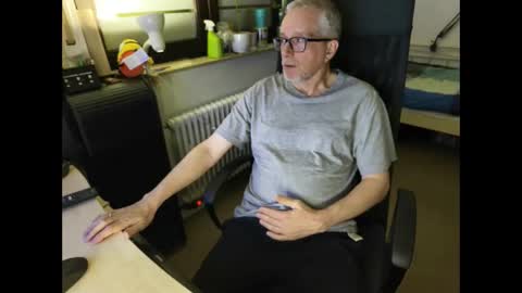 Snapshot of loenne1 chatting on February 28, 2026, 10:33 pm loenne1 online show from February 28, 2026, 10:33 pm