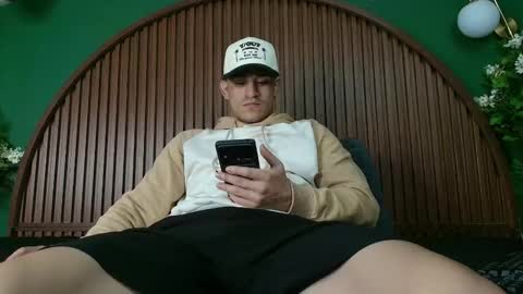 logan_griffin online show from December 17, 2025, 5:02 am