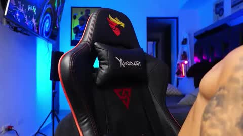 logan_hugh8 online show from January 17, 2026, 6:07 am