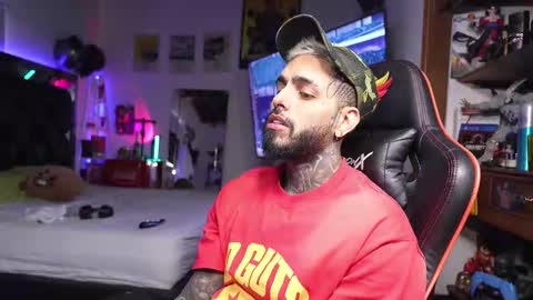 logan_hugh8 online show from March 19, 2026, 5:06 pm