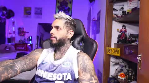 logan_hugh8 online show from March 26, 2026, 10:32 am