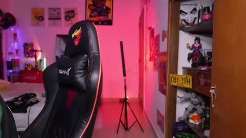 logan_hugh8 online show from April 3, 2026, 9:07 am