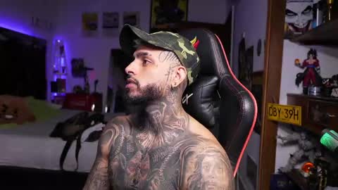 logan_hugh8 online show from April 15, 2026, 3:35 am