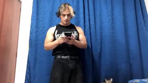 Snapshot of logan_x3 chatting on December 24, 2024, 4:22 am Logan online show from December 24, 2024, 4:22 am