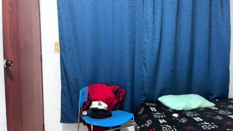 Snapshot of logan_x3 chatting on September 22, 2025, 4:25 am Logan online show from September 22, 2025, 4:25 am