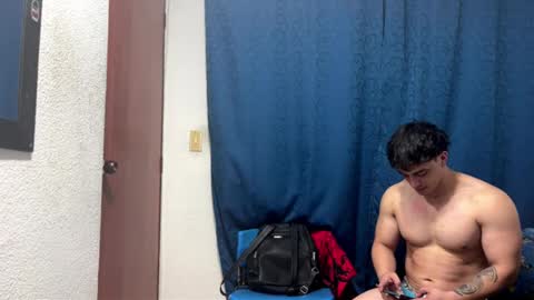 Snapshot of logan_x3 chatting on November 5, 2025, 4:12 am Logan online show from November 5, 2025, 4:12 am