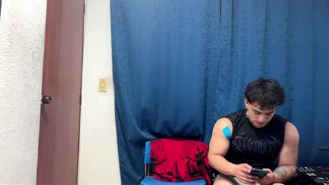 Snapshot of logan_x3 chatting on November 7, 2025, 4:34 am Logan online show from November 7, 2025, 4:34 am