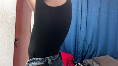 Snapshot of logan_x3 chatting on December 5, 2025, 4:43 am Logan online show from December 5, 2025, 4:43 am