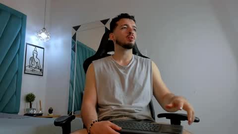 Snapshot of loganwolfjs chatting on April 4, 2026, 1:52 pm Logan Wolf online show from April 4, 2026, 1:52 pm
