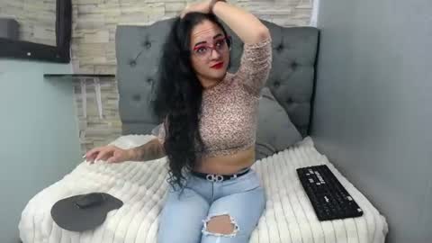 Snapshot of lola__black chatting on July 17, 2026, 1:29 pm L O L A online show from July 17, 2026, 1:29 pm