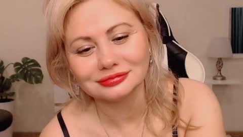  Lola  online show from October 26, 2025, 5:24 am